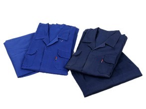 工作? /> 
</p>
<p>
	<br />
</p>
<p>
	1.全棉作业服的保养?br />
<br />
如果是棉麻资料的作业服，必定要留意防潮防霉，作业服怎么进行日常的保养呢，就必定要留意醋，由于醋是会对棉织品形成腐蚀的，保藏前要洗净，晒干。还有像是一些果汁或者是其他的酸性物质都是需求留意的，如果不小心感染了的话，保藏也要留意按色彩深浅分类保藏，免的相互染色，那就要立即用清水来处理，不然的话时刻久了就会清洗不掉?br />
<br />
2.作业服的清洗?br />
<br />
如果是丝绸的作业服，丝绸的要点也是防潮，它比女孩子还娇气。，淡色的一些作业服的话洗的比较久就会呈现掉色的现象，我们的作业服才不会由于我们的错误做法而减短他们的寿数，如果是这样的话，那么就可以再水中加一些清洗剂，然后跑半个小时左右，然后再用清水来进行清洗，期望大家都做好作业服的保养，每天都穿着新的服，轻松作业?</p>
<p>
	<br />
</p>
<p>
	<br />
	<div>
		<br />
	</div>
</p>
<p>
	<br />
</p>
<p>
	<br />
</p> 
						   </p>
					</div>
					  <p>发布时间?017-08-18 </p>
                    <p>来源?a href='http://www.fourmen.com.cn/news/22.html'>http://www.fourmen.com.cn/news/22.html</a></p>
          
					<ul class=